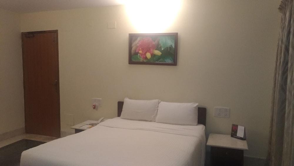 Hanu Reddy Residences Poes Garden Chennai Extérieur photo